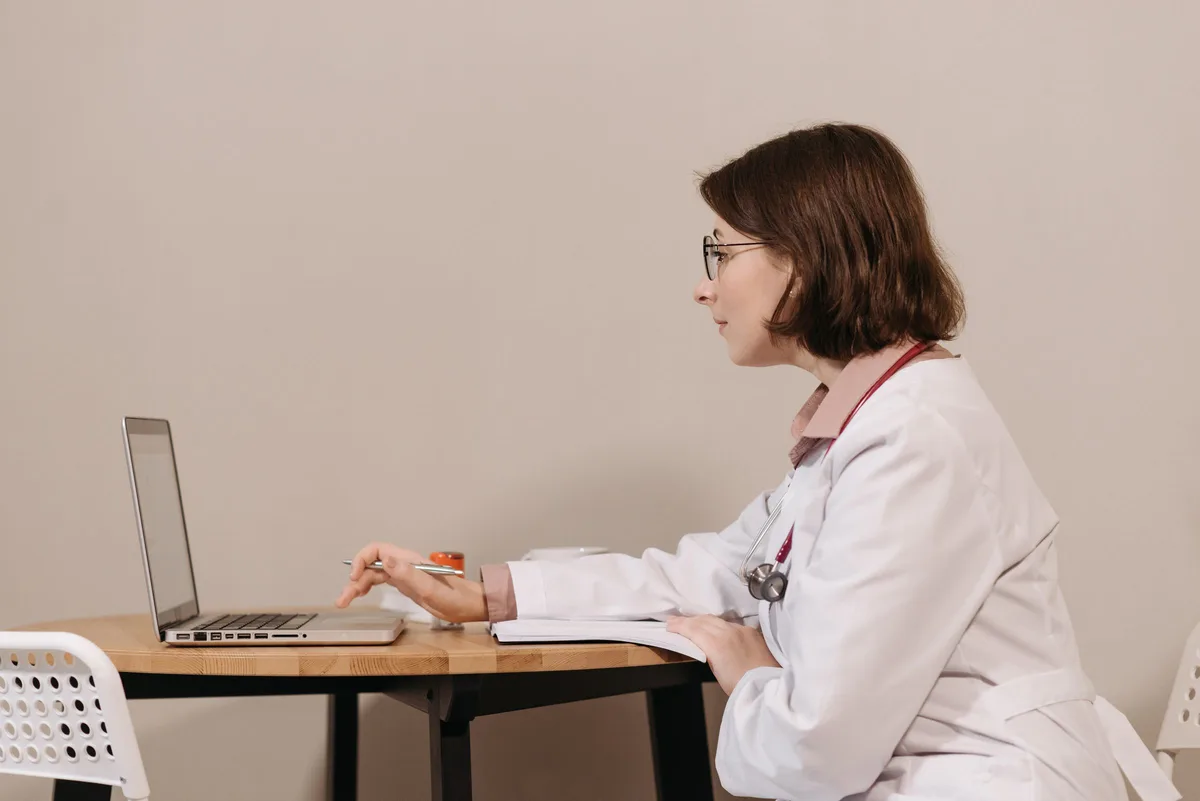 Google Ads for Doctors: HIPAA-Safe Setup and What a New Patient Should Cost